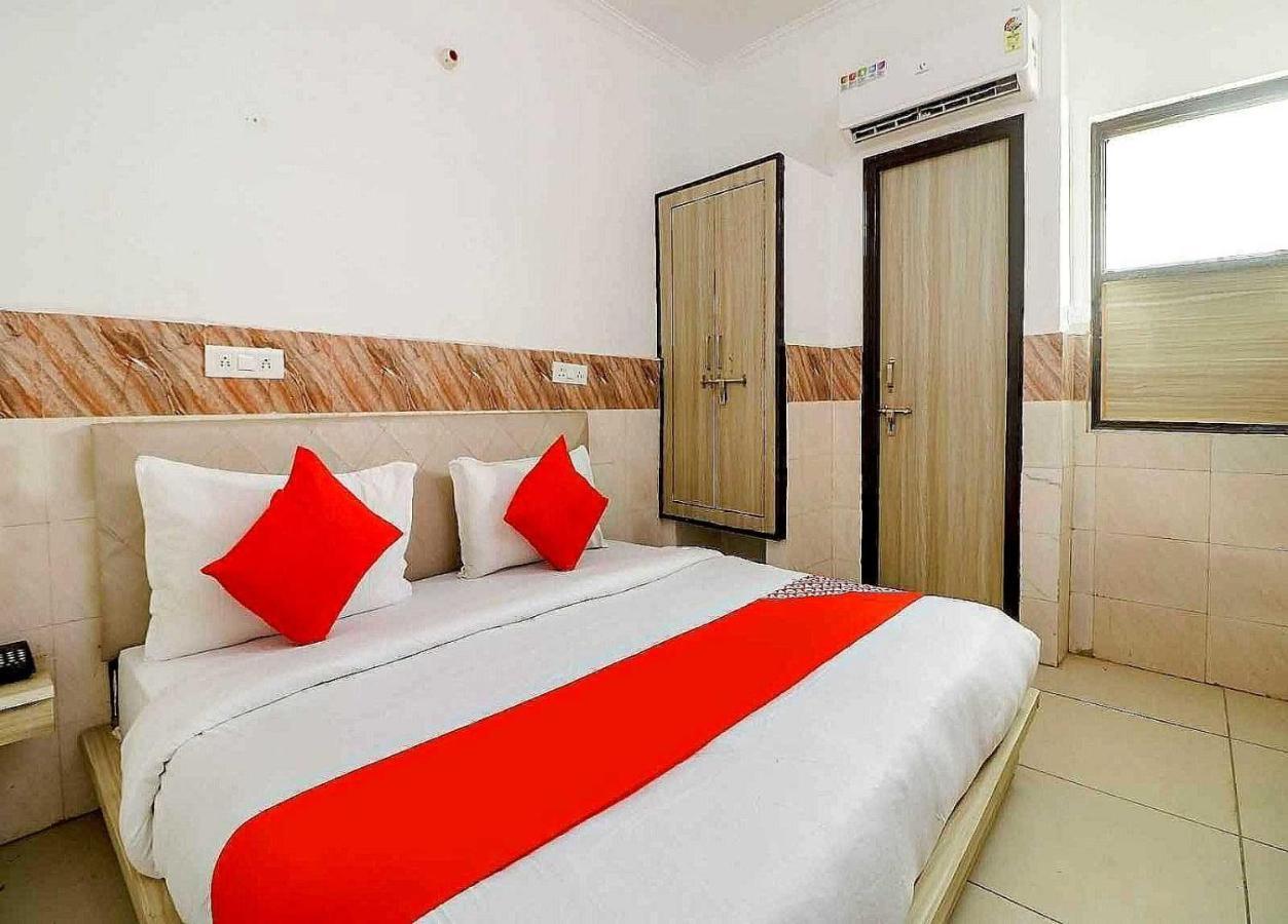 Collection O 81235 Hotel Aashiyana Új-Delhi Kültér fotó